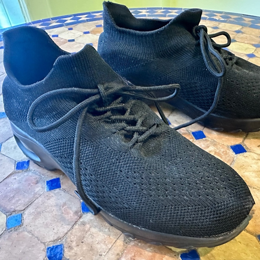 Black mesh fabric sneakers Size 9